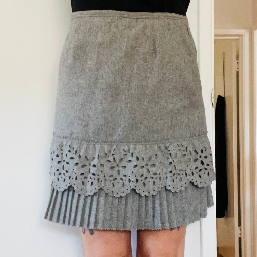 Cynthia Steffe size 6 grey lightweight wool short skirt with pleating